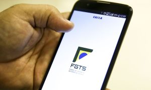 PL que tramita na Câmara dos Deputados prevê redução da multa do FGTS de 40% para 25% em casos de demissão sem justa causa. Saiba mais!